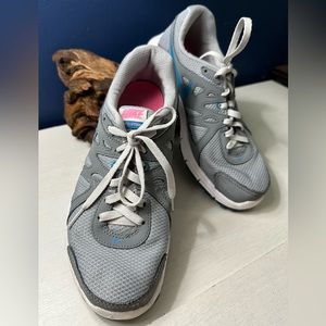 Women’s Nike Revolution 2 shoes size 7.5